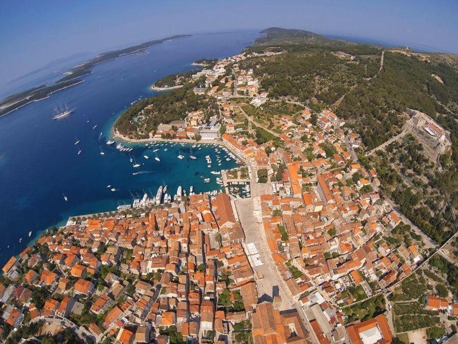 Apartamento Close To Center, Quiet, With Parking Hvar Town Exterior foto